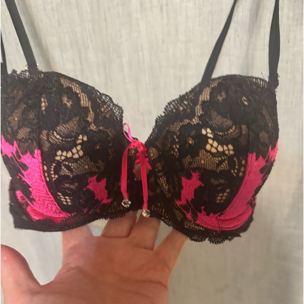 Victoria's Secret Black and Pink Lace Bra - Picture 3 of 7